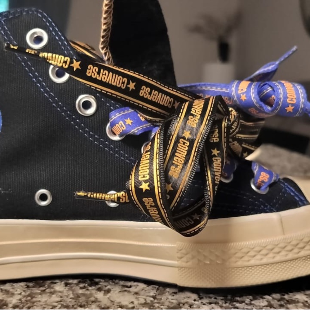 Converse - Picture 2 of 4